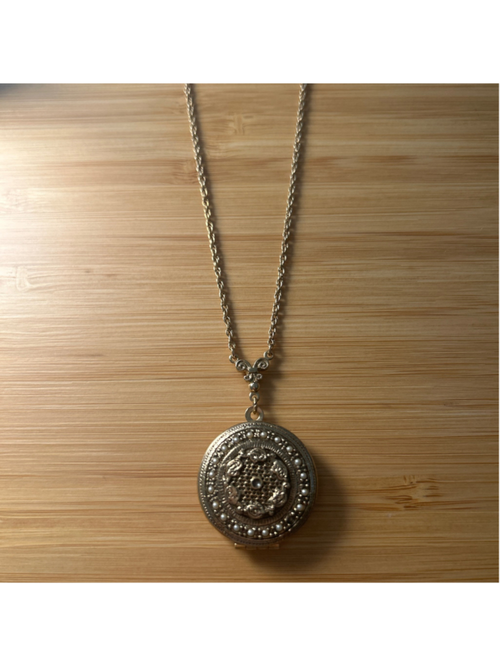 Women's Unbranded Gold Tone Locket Necklace One Size